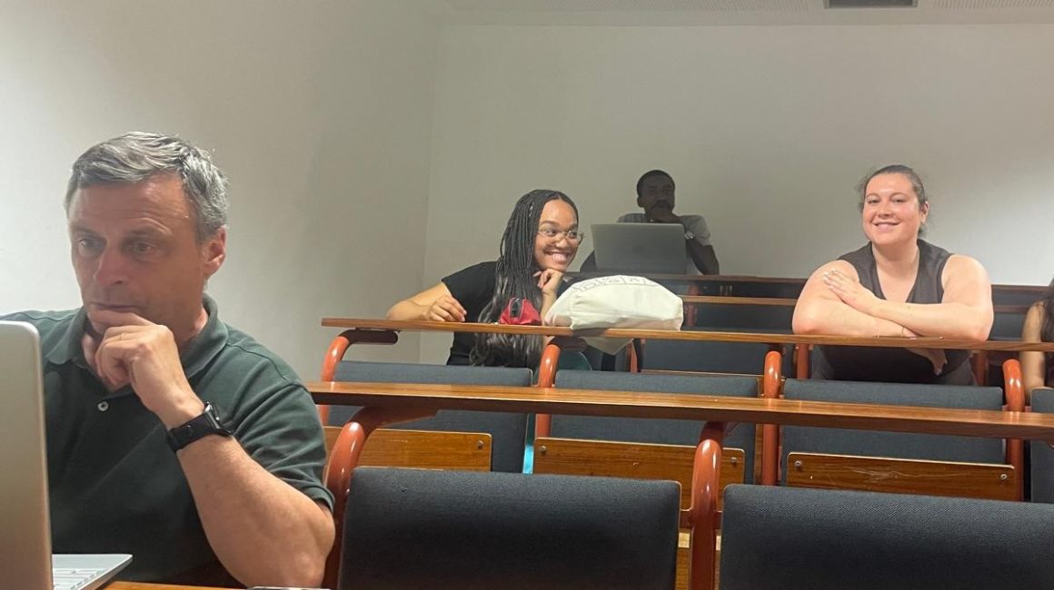 ESTUDANTE DE LICENCIATURA EM QUÍMICA DA UNIVERSIDADE PÚNGUÈ DEFENDE MONOGRAFIA COM NOTA MÁXIMA